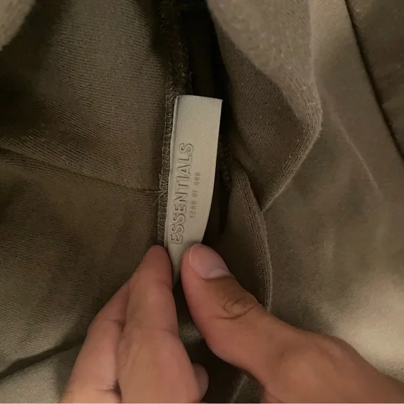 Essentials - Picture 4 of 4